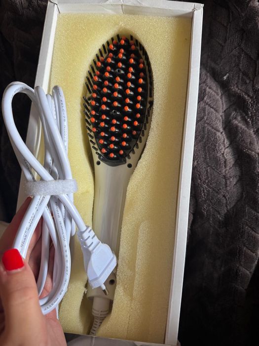 Escova alisadora elétrica com tecnologia de calor infravermelho – NOVA