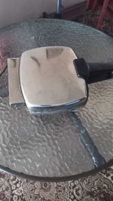 Фафельница электрическая