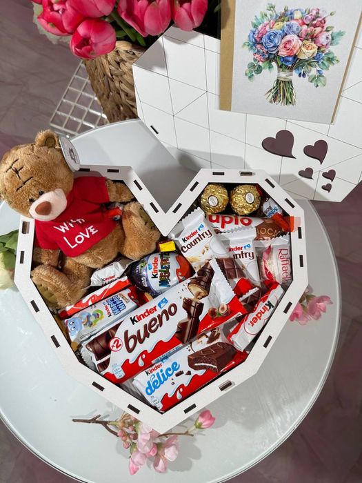 Ідеальний солодкий подарунок коханій до 8 березня з солодощами і Teddi