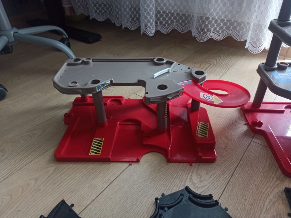 Garaż samochodowy dla dzieci
