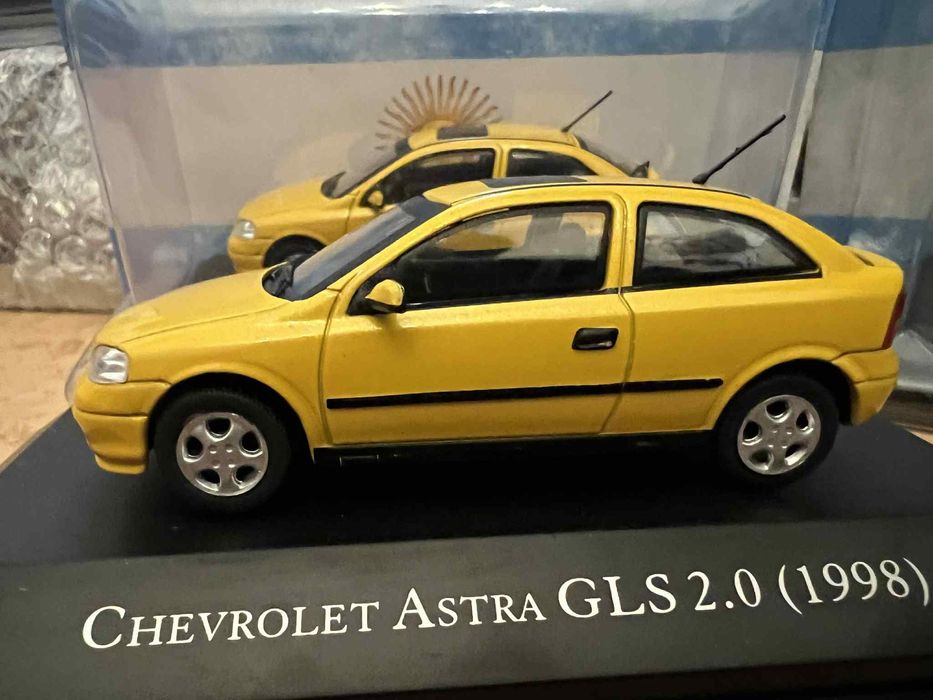 Opel Astra GLS 2.0 1:43 DeAgostini Model Kolekcjonerski