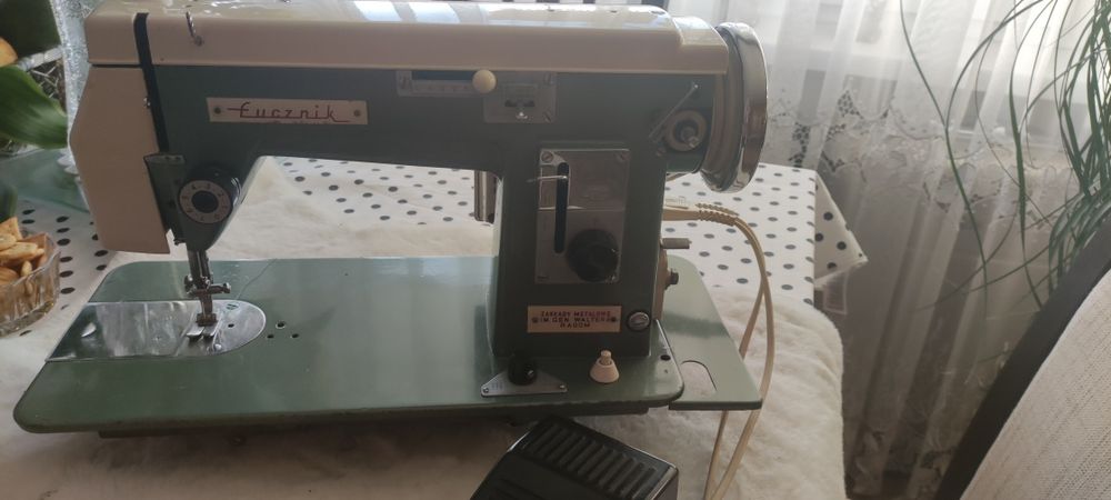 Maszyna elektryczna do szycia