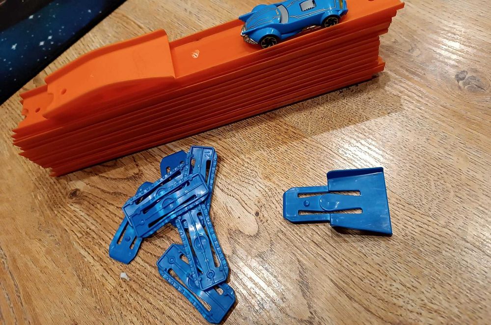 Hot Wheels tory, parking, skrzyżowanie, wyrzutnie   - odbiór osobisty