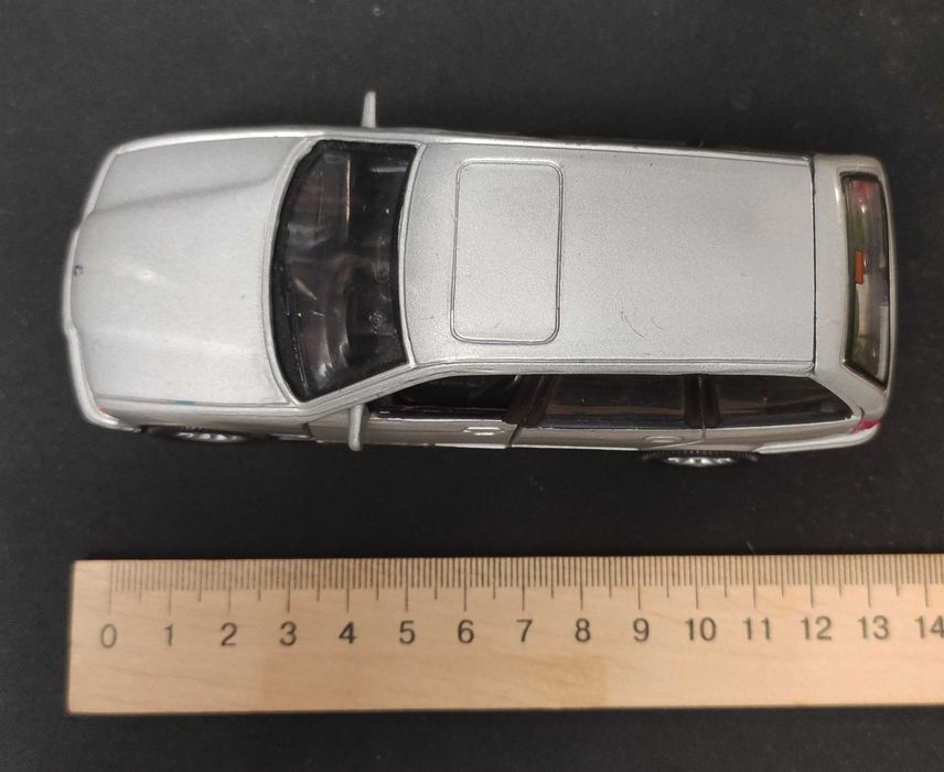 Модель авто BMW 325i Touring 1.32 Hongwell