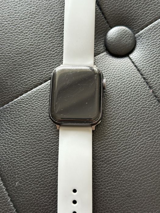 Apple watch SE 2 gen (44 mm)