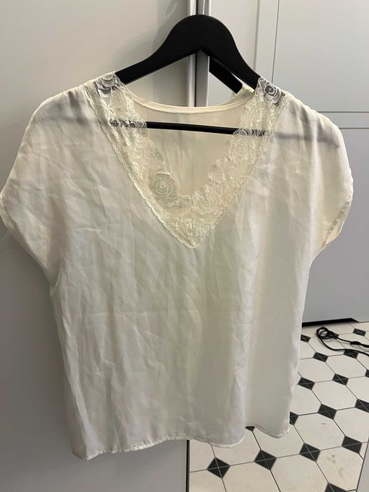 Biała bluzka koszulka z koronką Rose Boutique rozm. S. Nowa