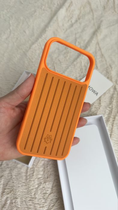 Чохол rimowa 17 pro max iphone поморанчевий