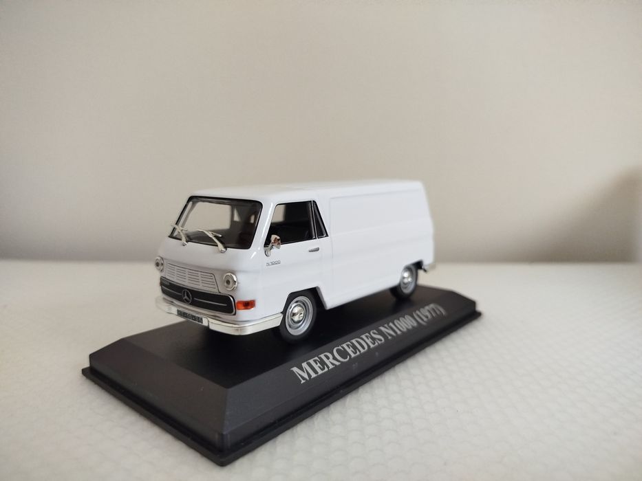 Miniatura Mercedes N1000 Nova 1/43