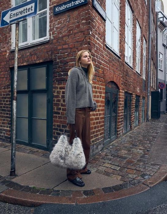 Кардиган із капюшоном і блискавкою Bershka