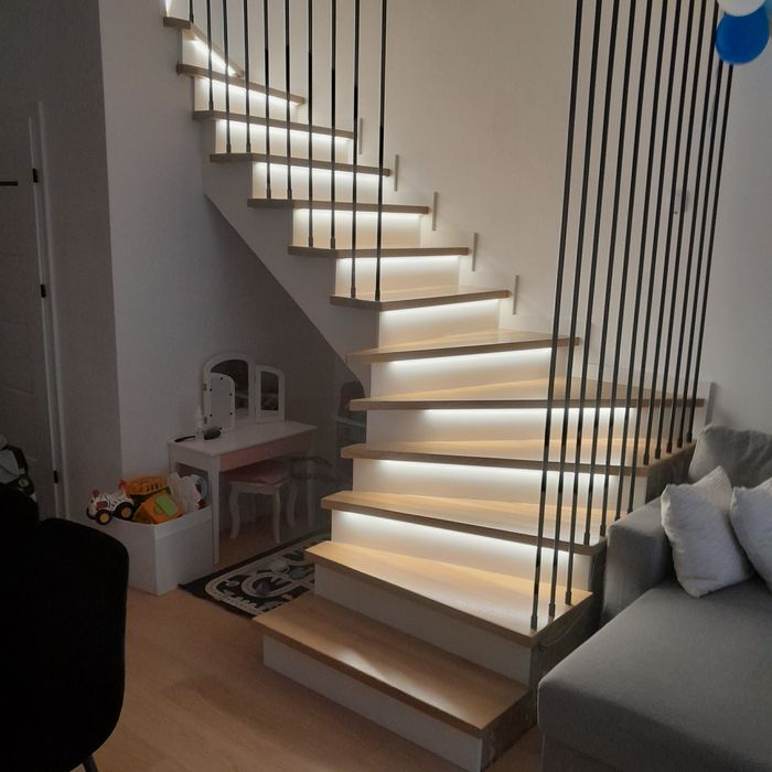 Schody dębowe jesionowe producent