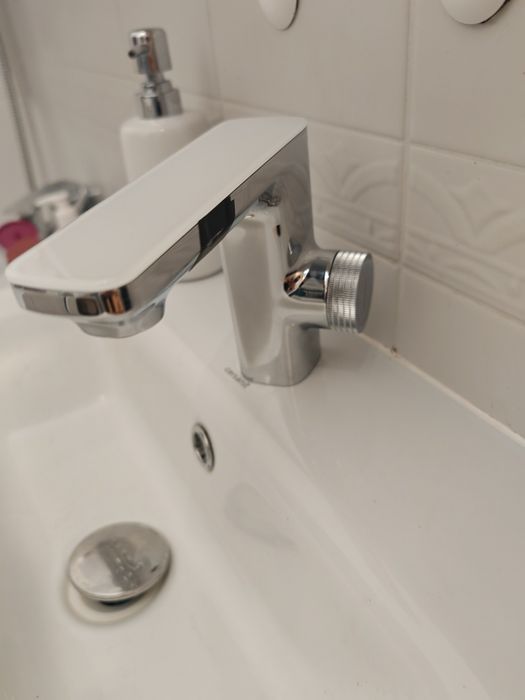 Bateria bezdotykowa umywalkowa