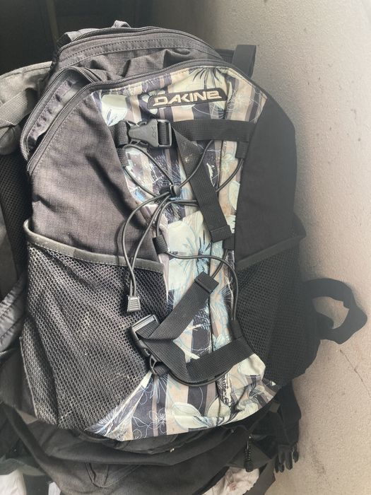 Mochila Dakine cinzenta