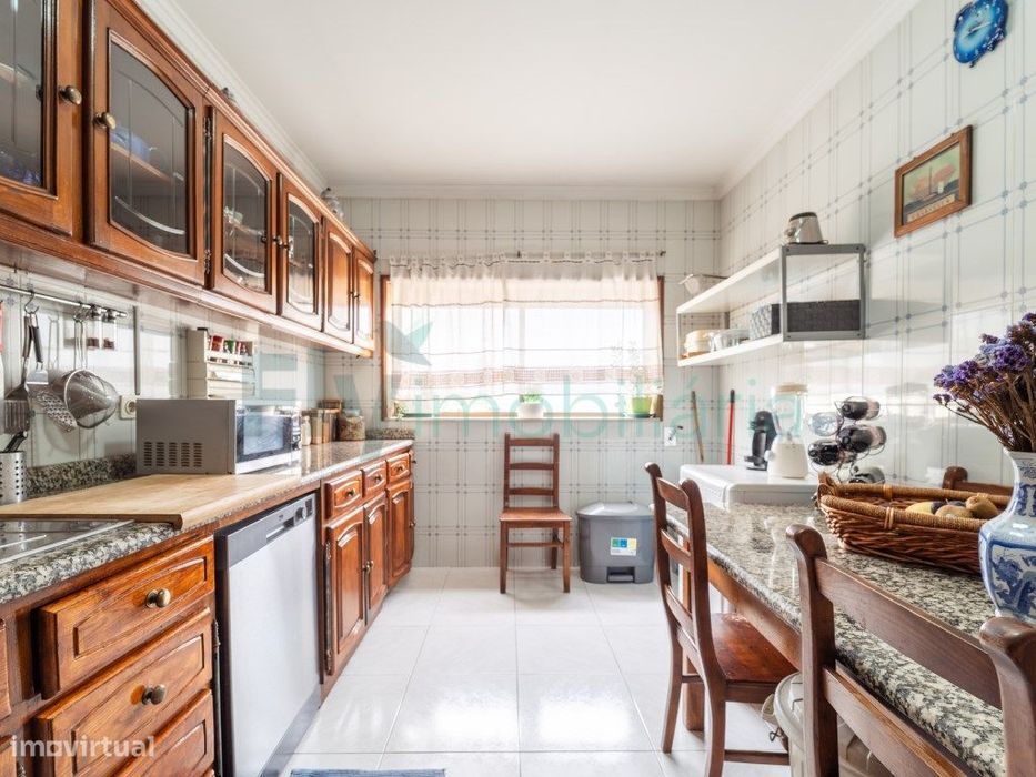 Apartamento T3 com Terraço de 80 m² e Garagem Fechada em Moreira de...