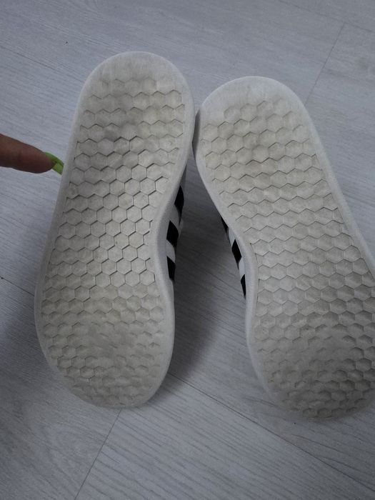 Tenis adidas brancos