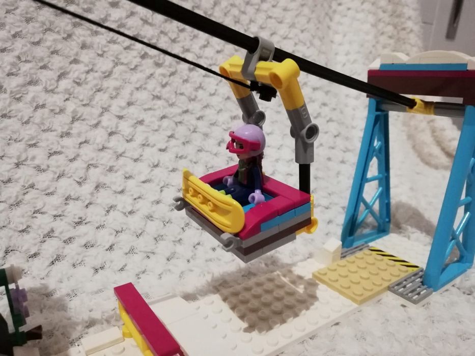 Lego 41324 FRIENDS Wyciąg Narciarski  w Kurorcie