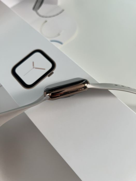 Apple Watch 4 series 40 mm жіночі як нові