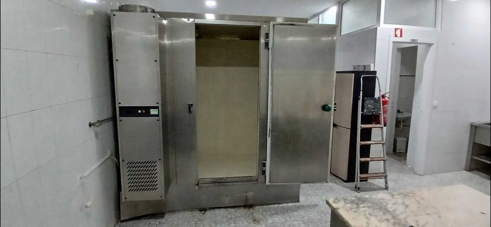 Peixaria Totalmente Equipada