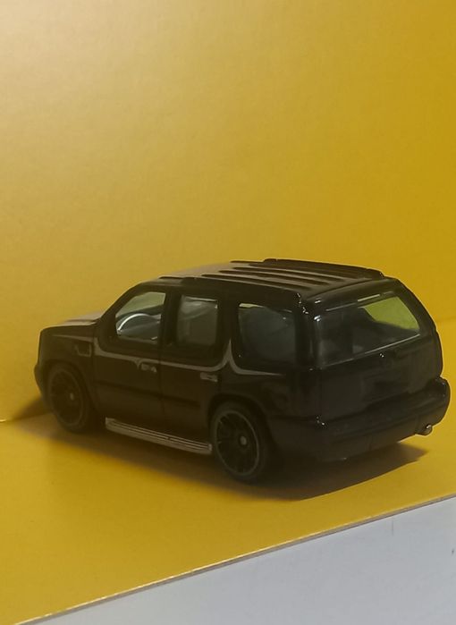 07 cadillac escalade hot wheels