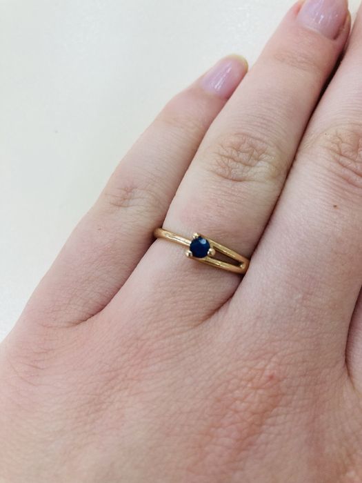 Каблучка з натуральним сапфіро в золоті