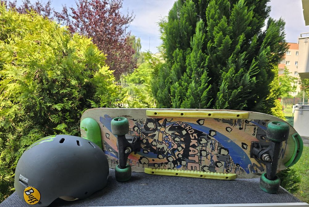 Skateboard - sprawny, kask gratis!