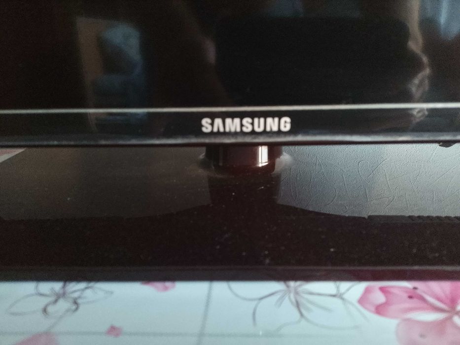 Телевизор SAMSUNG модель - UE32EH4030W