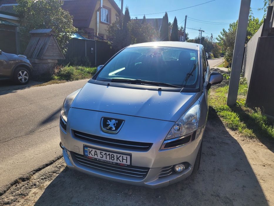Продам пежо 5008 1.6 дизель автомат