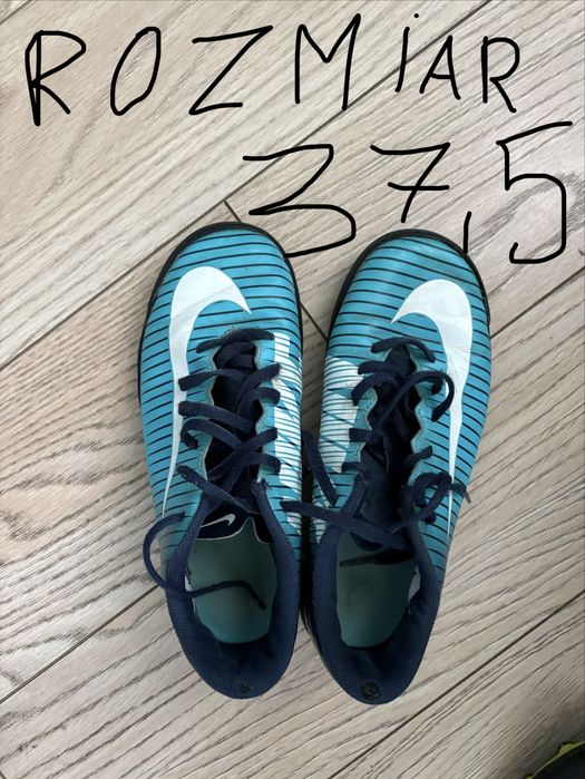 Buty piłkarskie korki lanki i halówki stan bdb