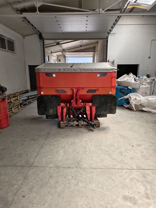 Rozsiewacz nawozów  Kuhn Axis 30.1 Rauch