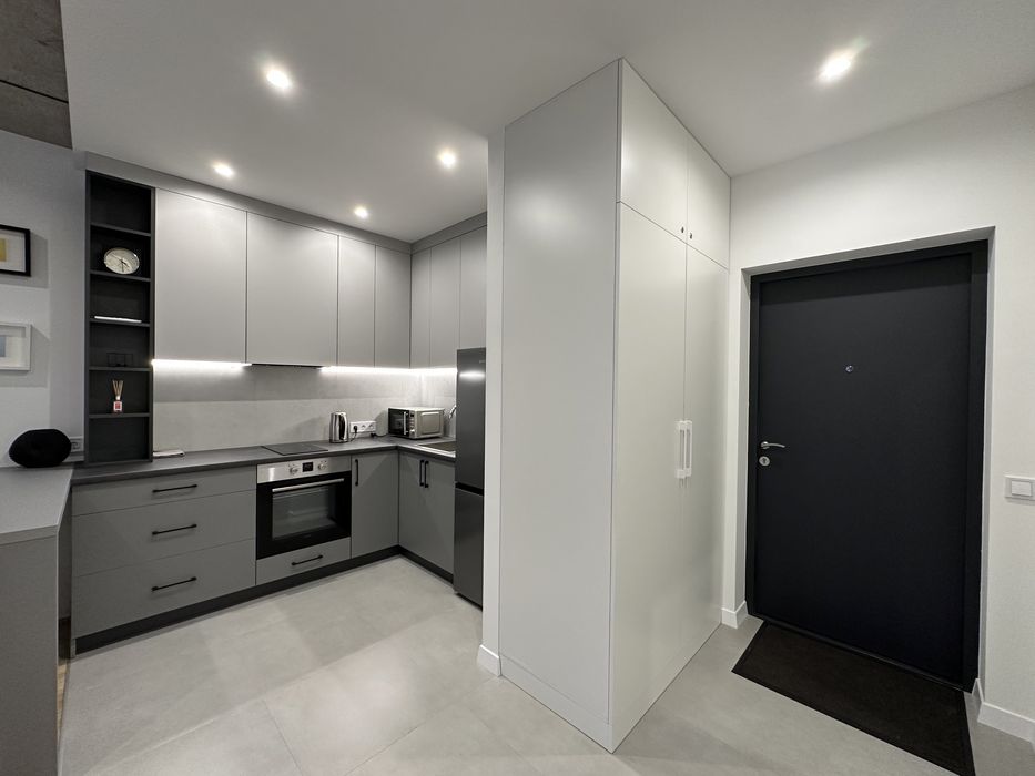 Подобово Авалон, ближній центр