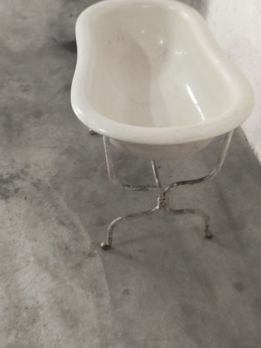 Bidé antigo co suporte