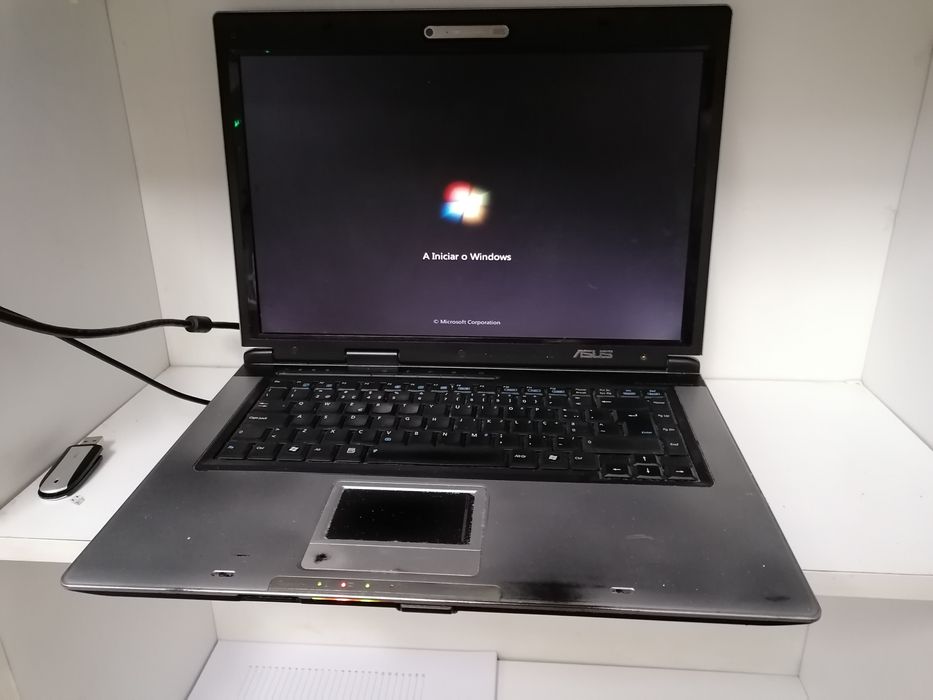 Vendo portátil com monitor a parte