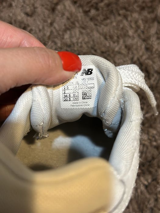 Оригінальні білі  шкіряні дитячі кросівки new balance 34.5/35 розмір (22см) б/в