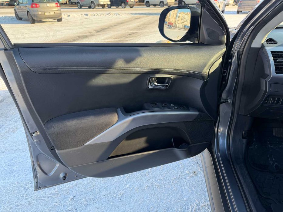 Mitsubishi Outlander XL 2012 2.4 бензин