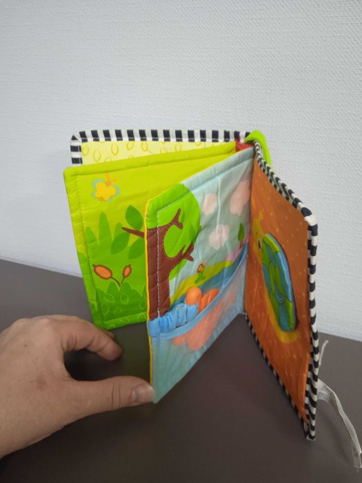 Розвиваюча книжка Tiny Love Лісове озеро дзеркальце пищалка гризун