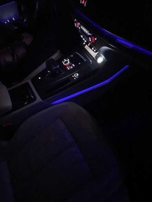 Підлокітник Audi Q5 80A Ambient