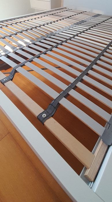 Estrado IKEA para cama de casal 160x200