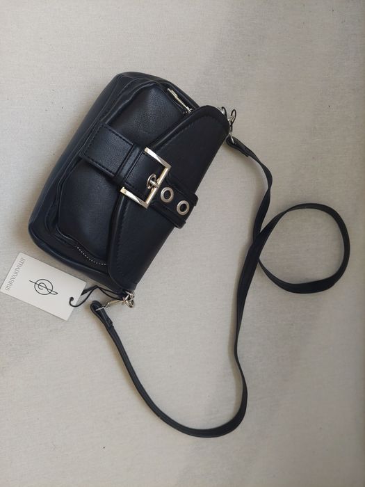 Czarna torebka Stradivarius