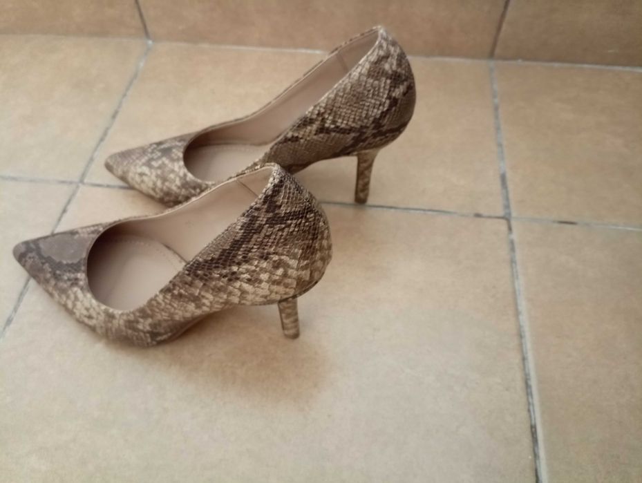 Sapatos Senhora tamanho 35
