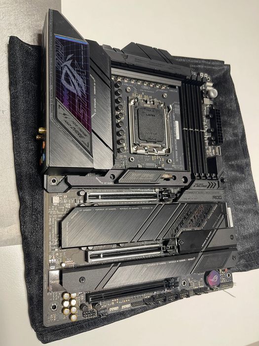 ASUS ROG Strix X670E-E Gaming WiFi64297816863105123