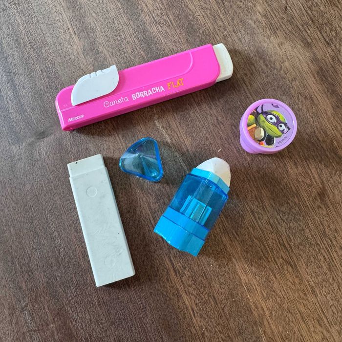 Kit de borracha, afiador e carimbo