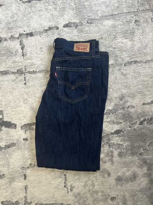 Levis jeans size 28