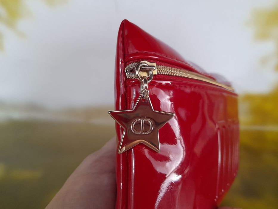 Christian Dior красная лаковая косметичка оригинал с номером: 640