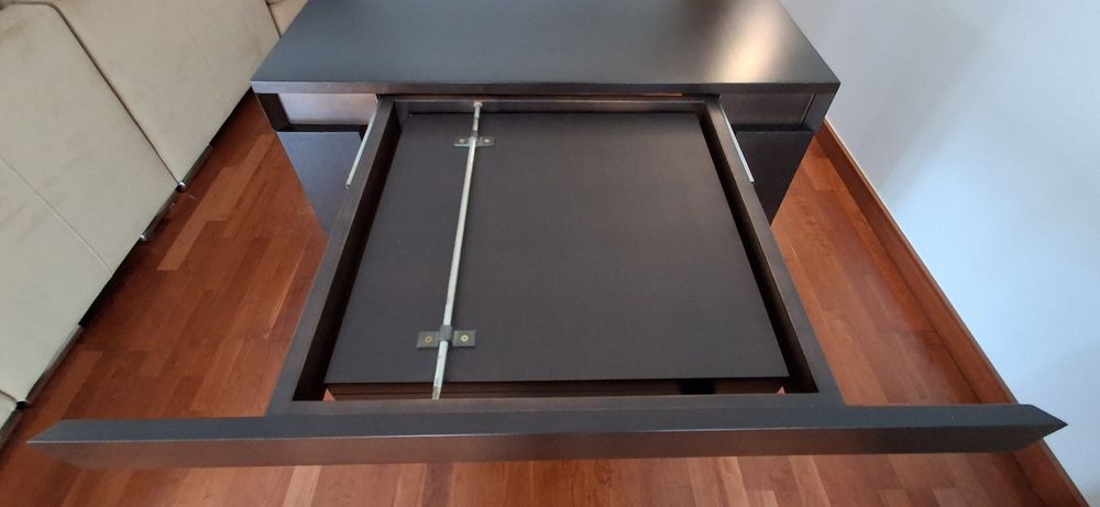 Mesa de jantar em wengue