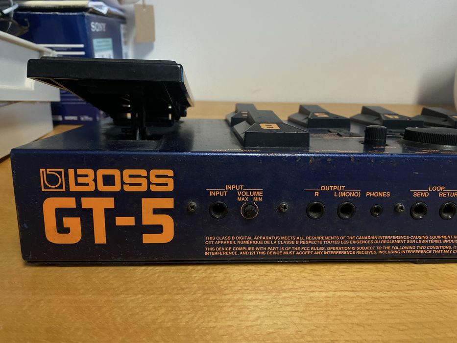 VINTAGE Boss GT5 - em bom estado!