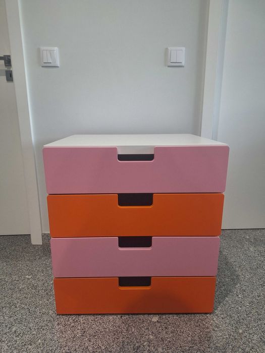 Móvel ikea com 4 gavetas bom estado