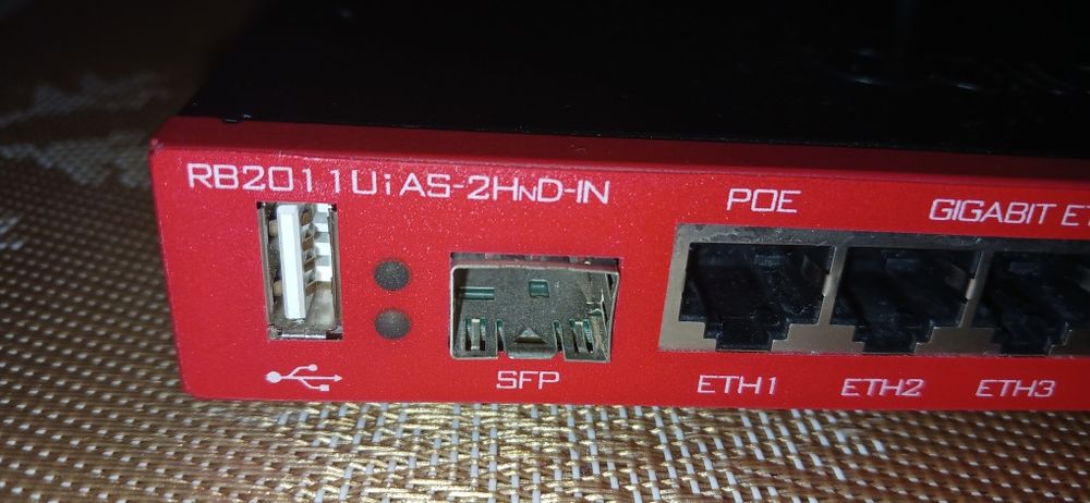 MikroTik routerboard  RB2011UiAS-2HnD-INRB2011UI - це бюджетна серія б