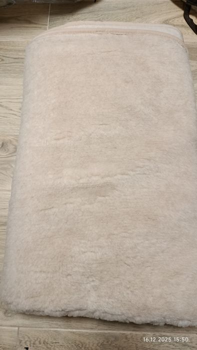 Koc z owczej wełny