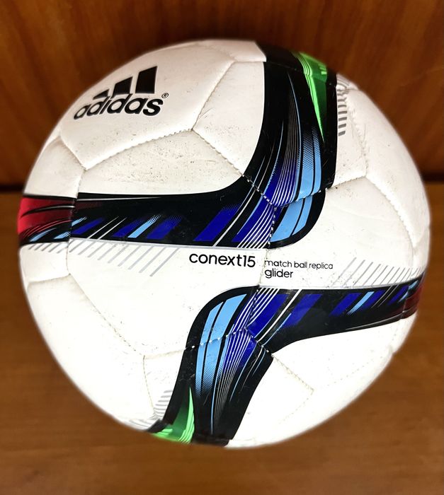 Bola de Futebol Adidas