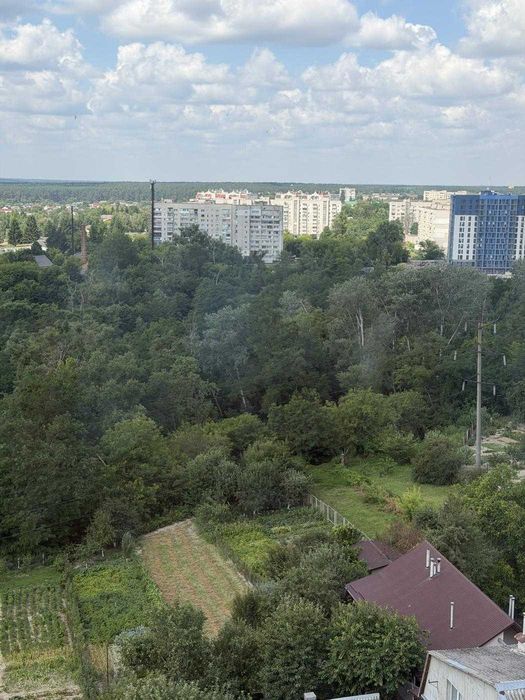 4-кімнатна квартира, цегла. Район 5 ліцею