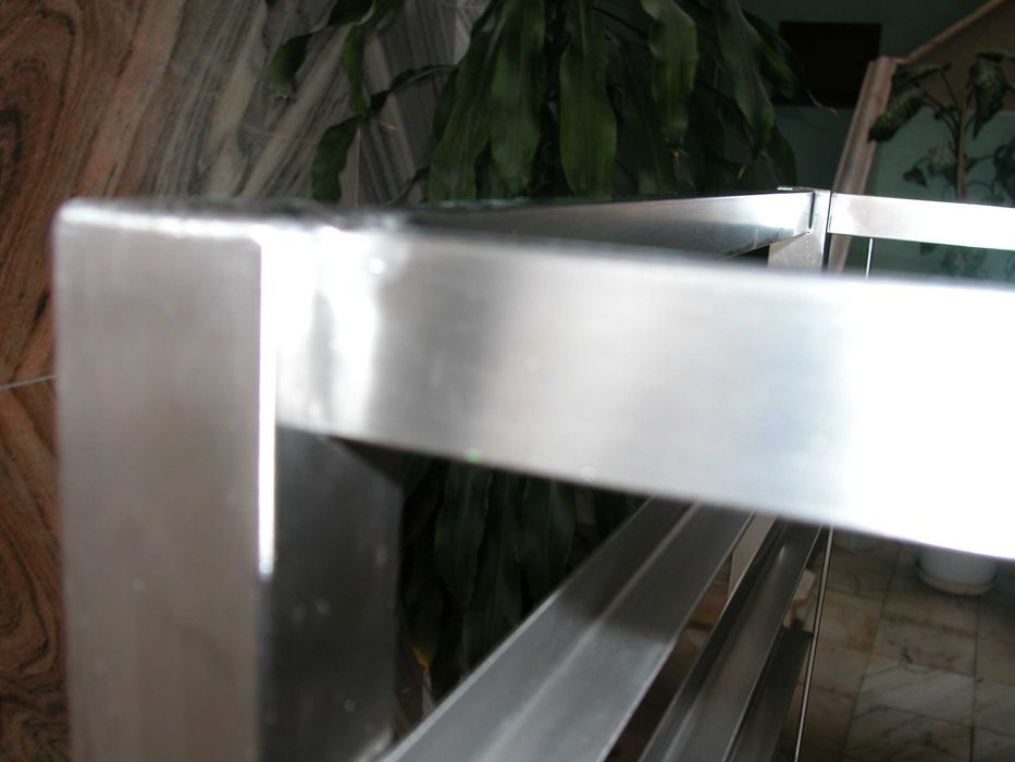 Carrinho para tabuleiros em inox